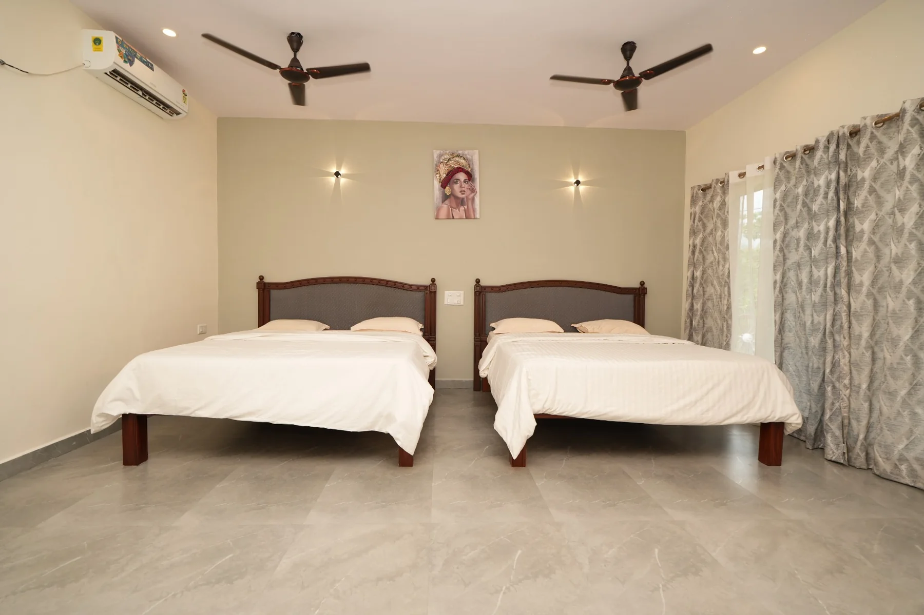 Bright spacious twin room