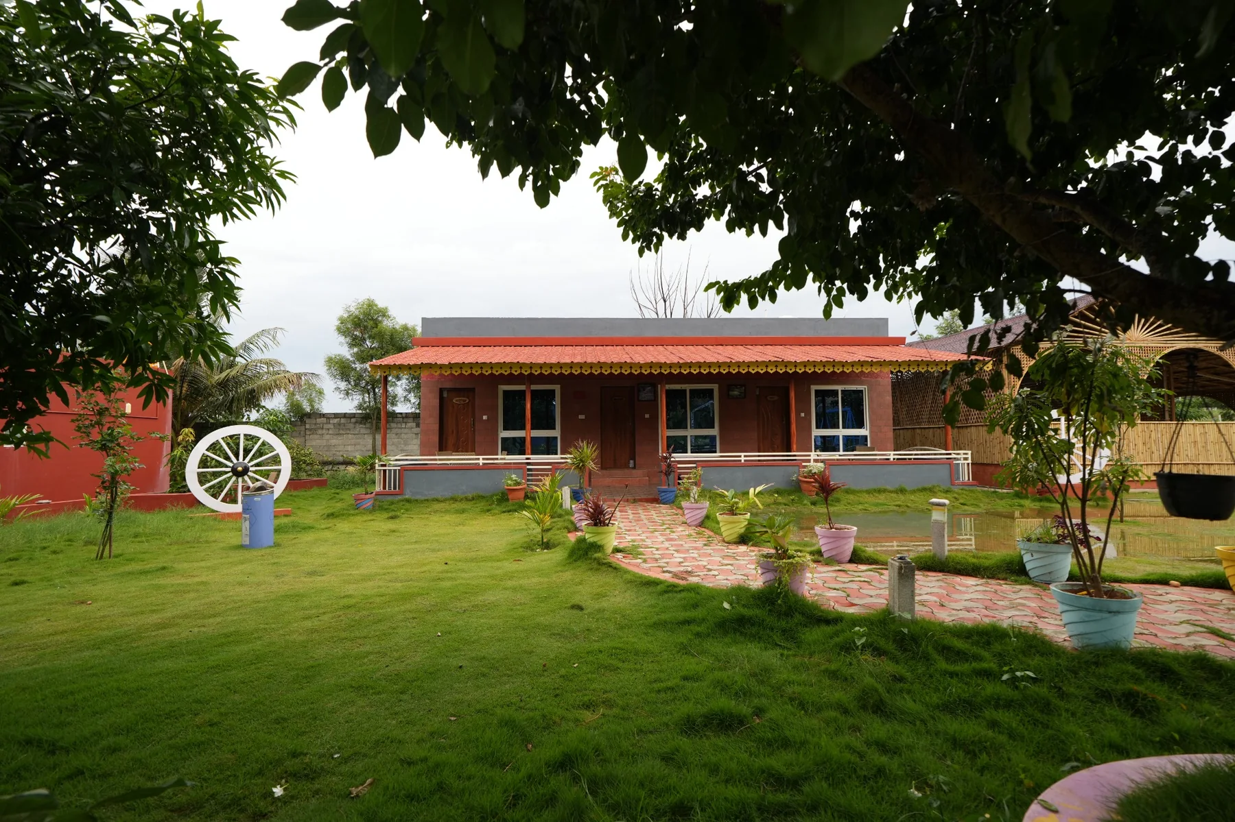 Green outdoor spaces at Secret Valley Retreat